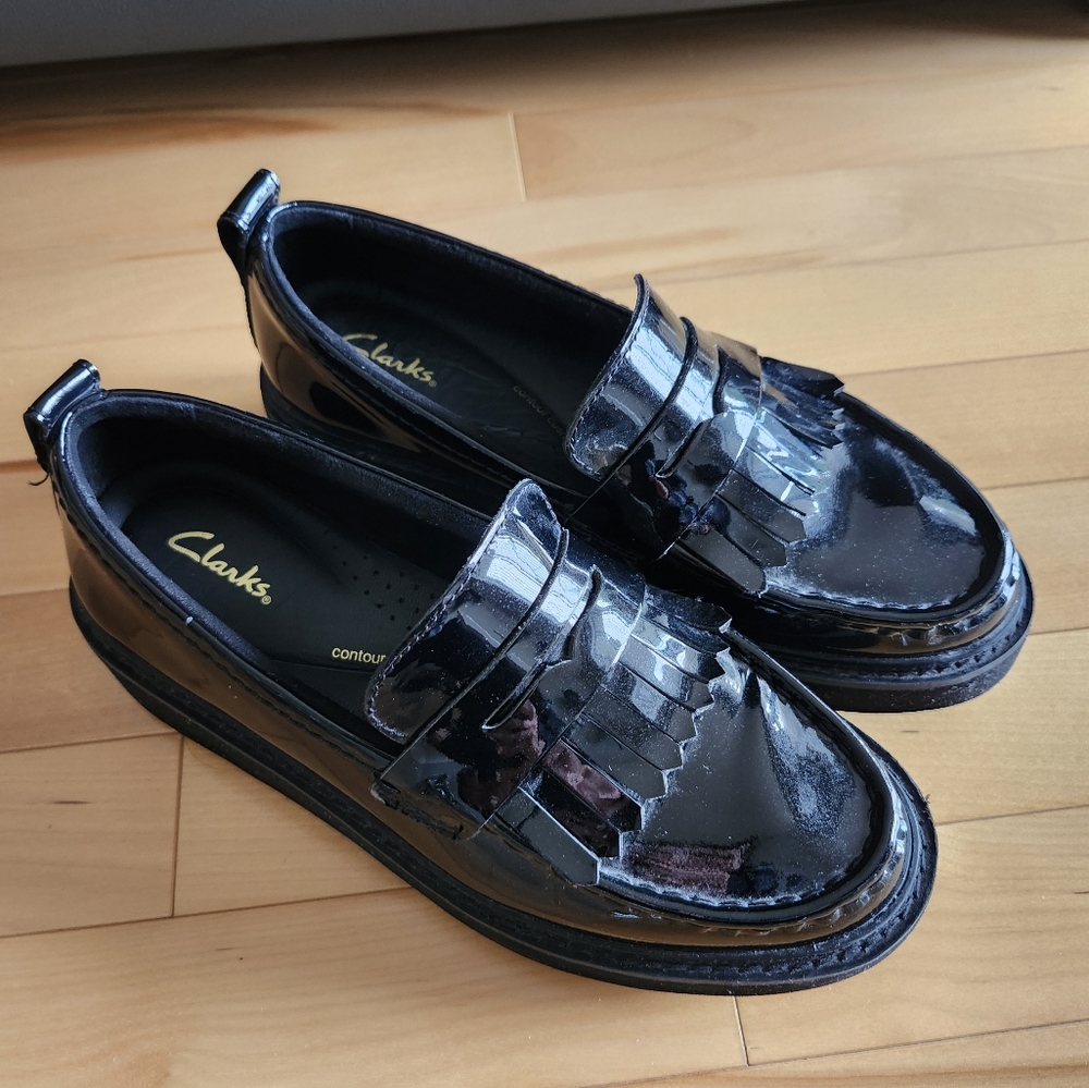 Clarks Black Platform Loafers with Fringe - Picture 2 of 9